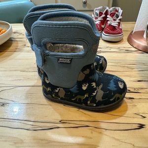 Bogs waterproof toddler boots, size 5; woodland animal print